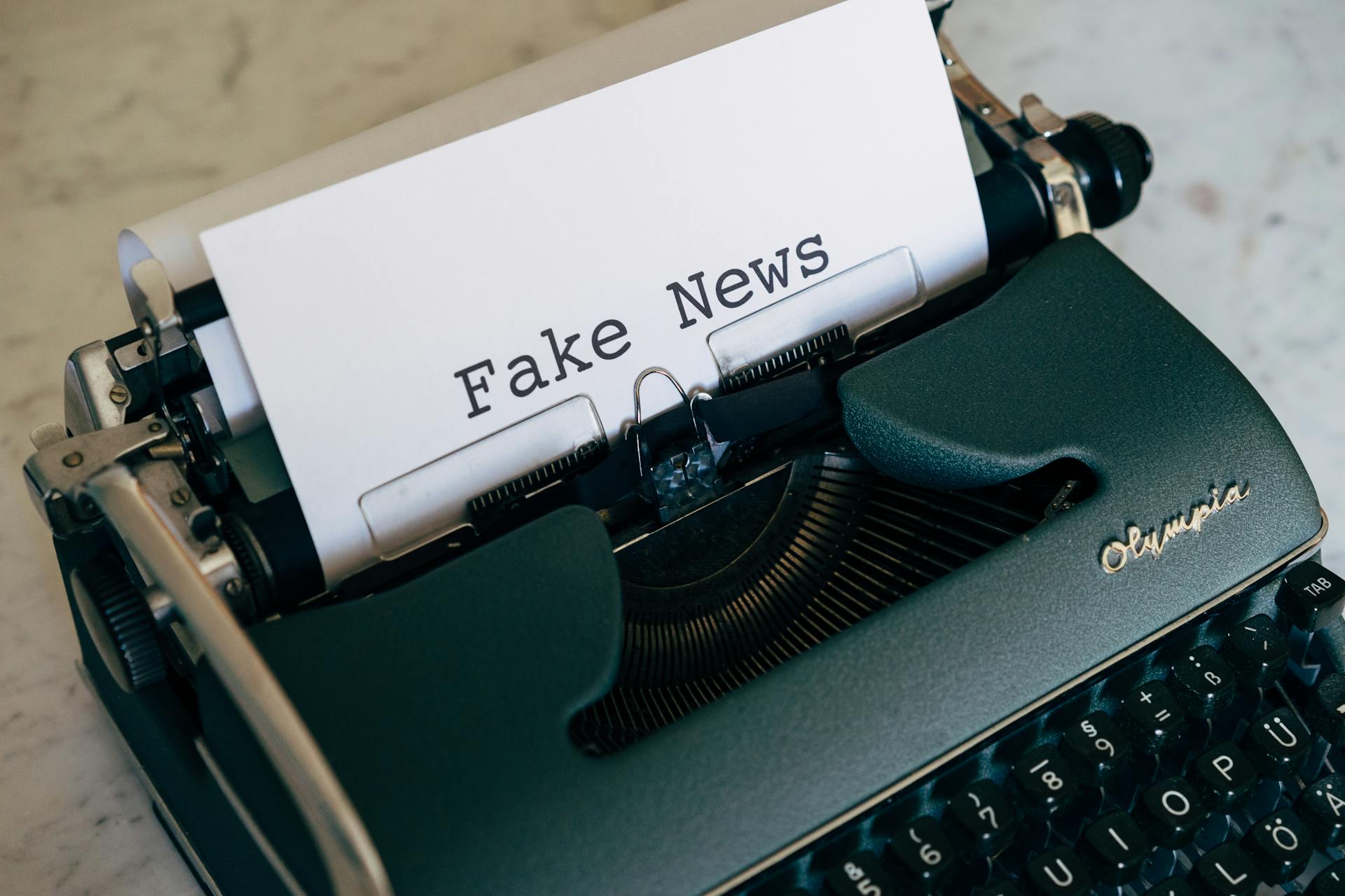 Navigating the Wild West of Information: Your Guide to Media Literacy